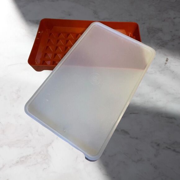 1979 Vintage Tupperware Red Hot Dog Bacon Keeper Meat Marinade Container - Picture 1 of 4